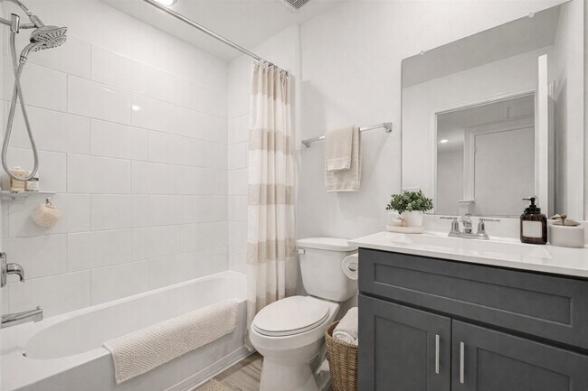 Building Photo - 318 Maple Bark Trl