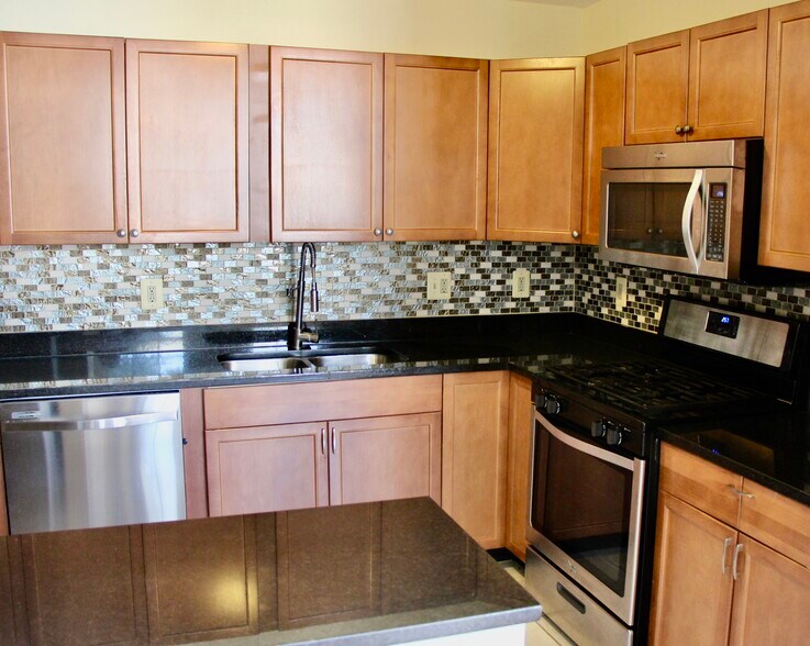 Kitchen - 526 St Paul St