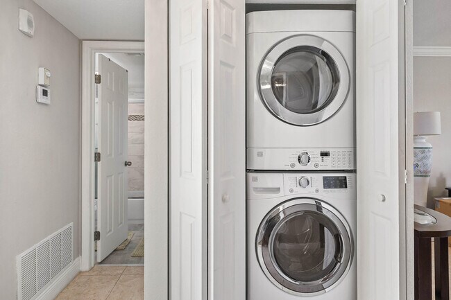 Building Photo - 3951 Via Poinciana