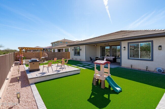 Building Photo - 10812 E Tesla Ave