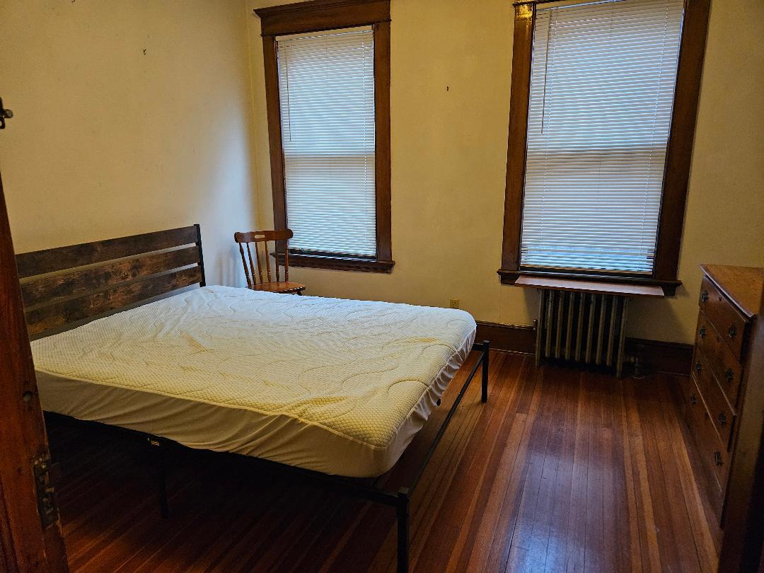 Building Photo - 733 Orange St