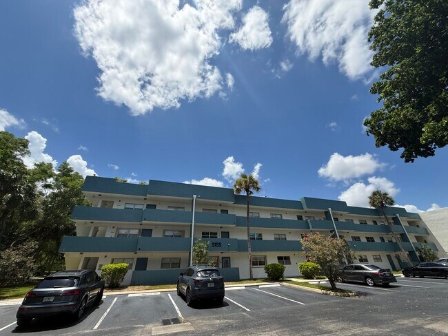 Building Photo - 5155 E Sabal Palm Blvd