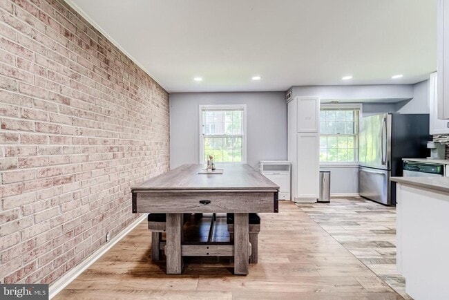 Building Photo - 6012 Westchester Park Dr