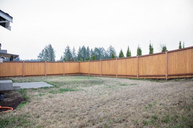 Building Photo - 3006 Mahogony St NE - corner lot