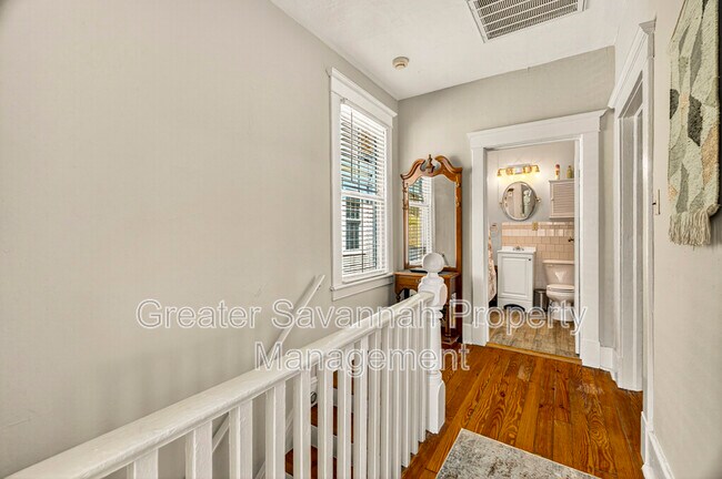 Building Photo - 530 E 35th St