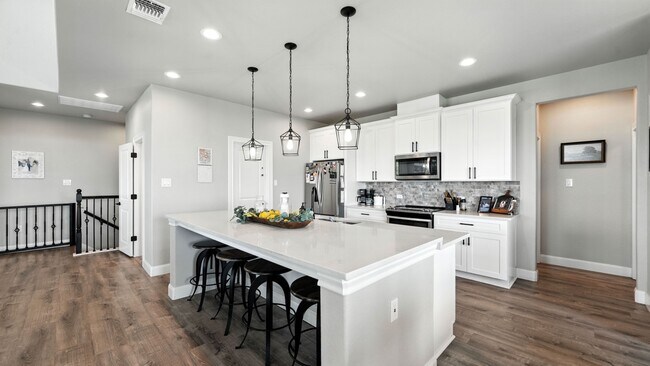 Building Photo - 2330 Sunset Ridge