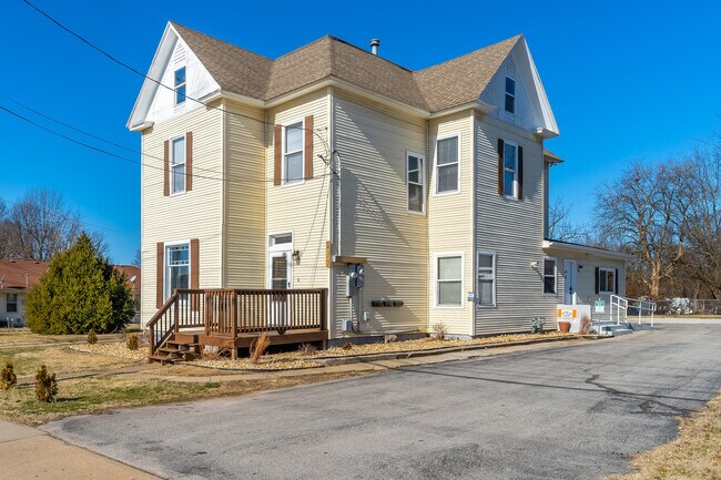 Building Photo - 433 W Grand St