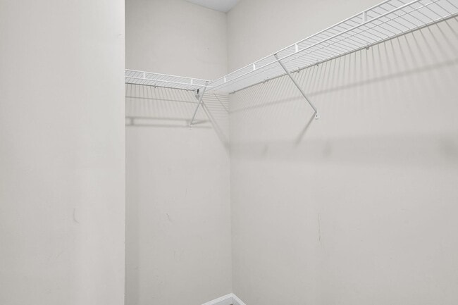 Building Photo - 4 Bedroom 3 Bath Home Located in Shell Poi...