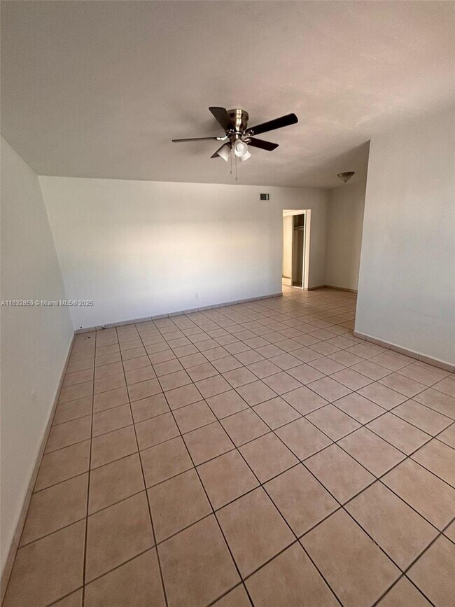 Building Photo - 2101 Calais Dr