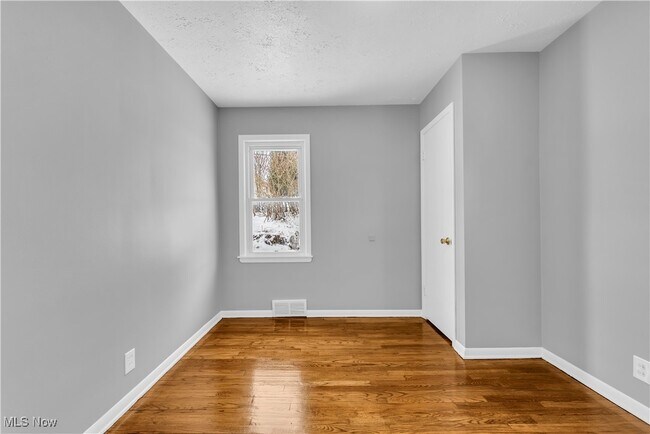 Building Photo - 4852 E 94th St