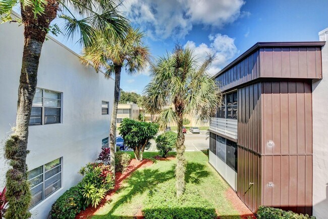 Building Photo - 988 Normandy Trail