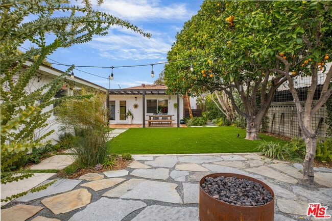 Building Photo - 1024 N Naomi St