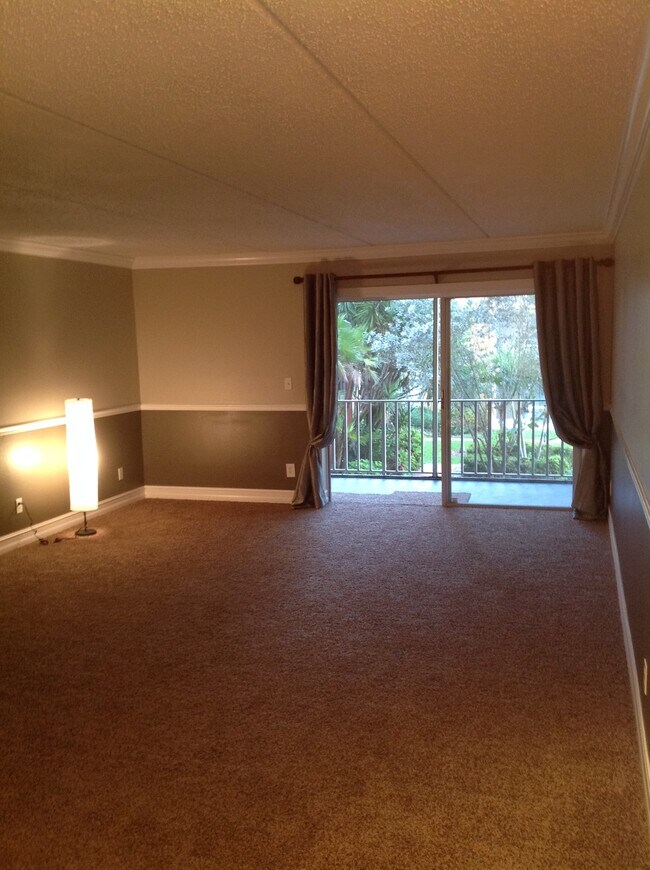 Living Room - 2366 E Mall Dr