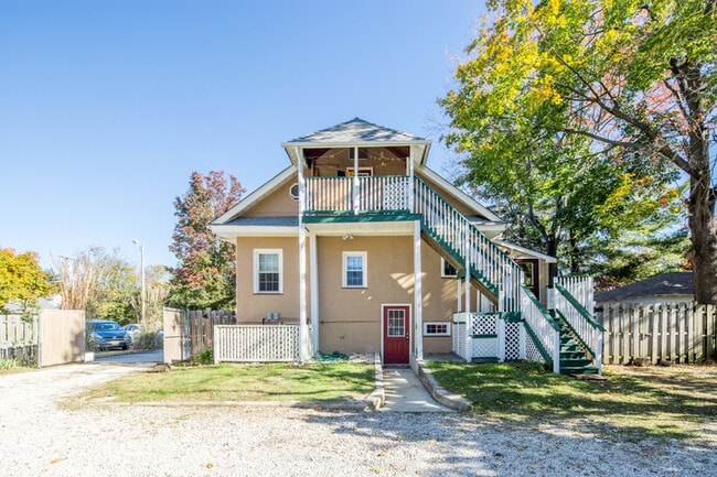 Building Photo - 18 Walnut Ave