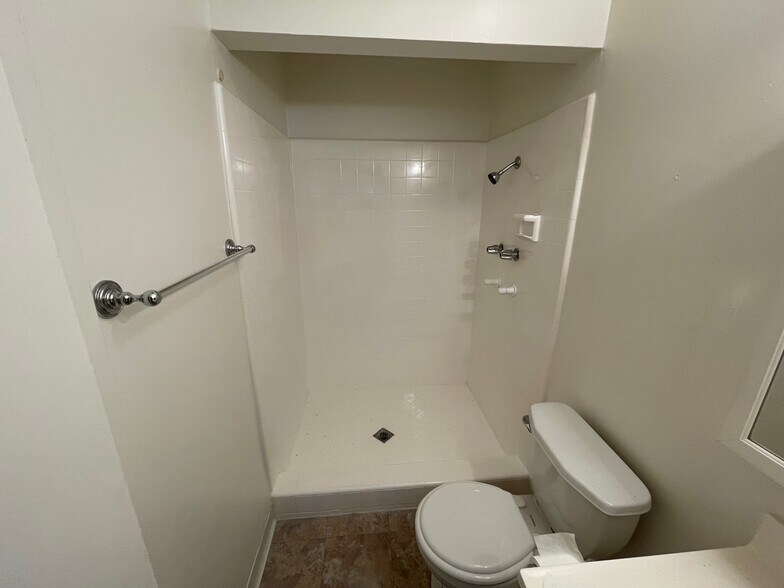 Building Photo - 930 S Shenandoah St