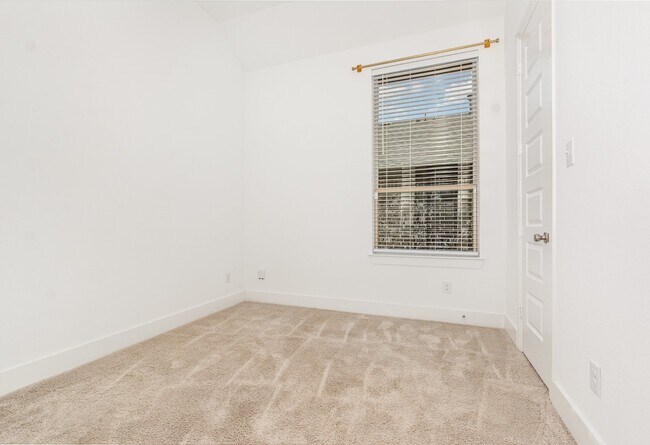 Building Photo - 1329 Pleasant Knoll Trl
