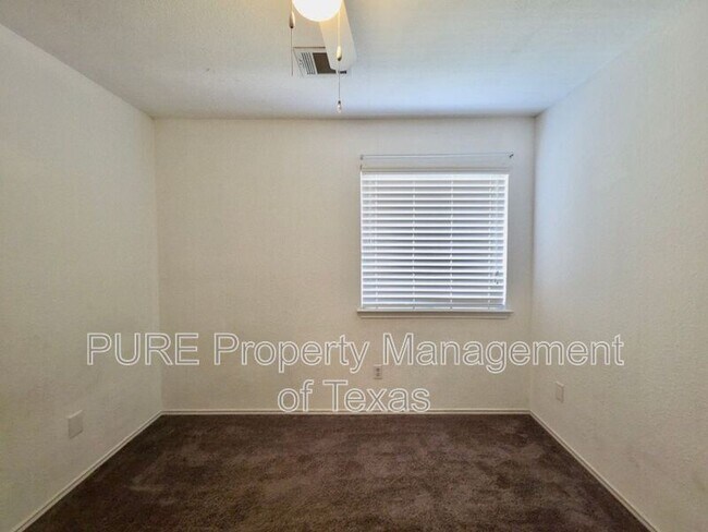 Building Photo - 1424 Roxanne's Run