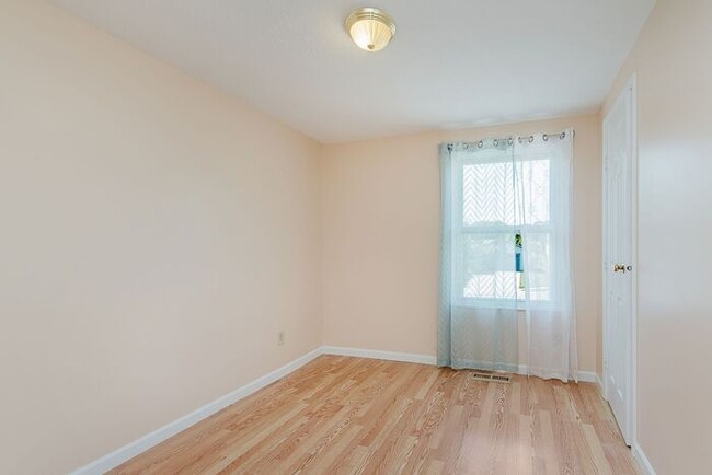 Building Photo - 5951 Staffordshire Cir