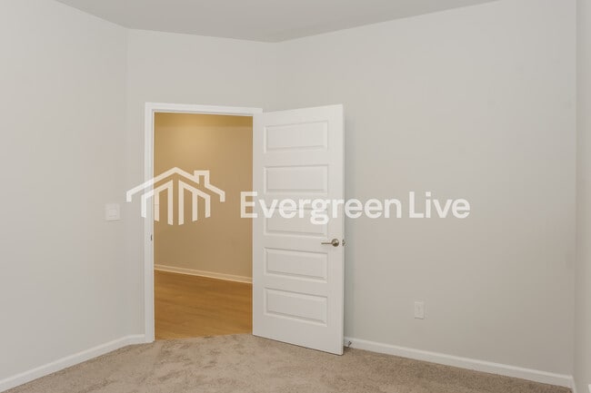 Building Photo - 103 Cool Cir