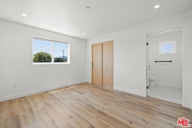 Building Photo - 841 N McCadden Pl