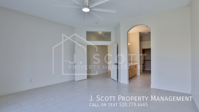 Building Photo - 836 W Aloe Pl