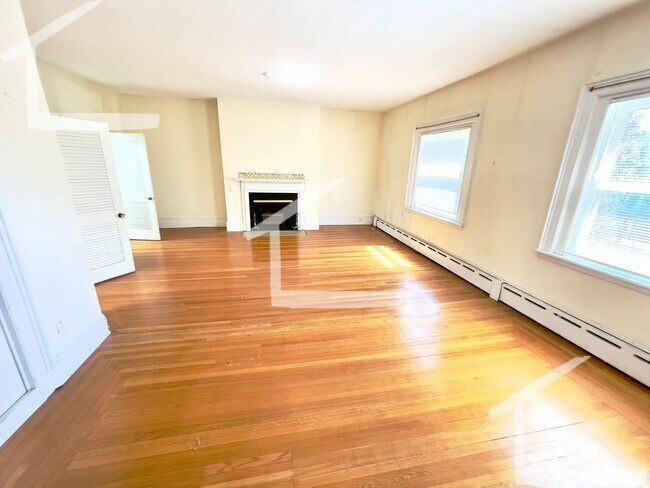Building Photo - 1716 Beacon St