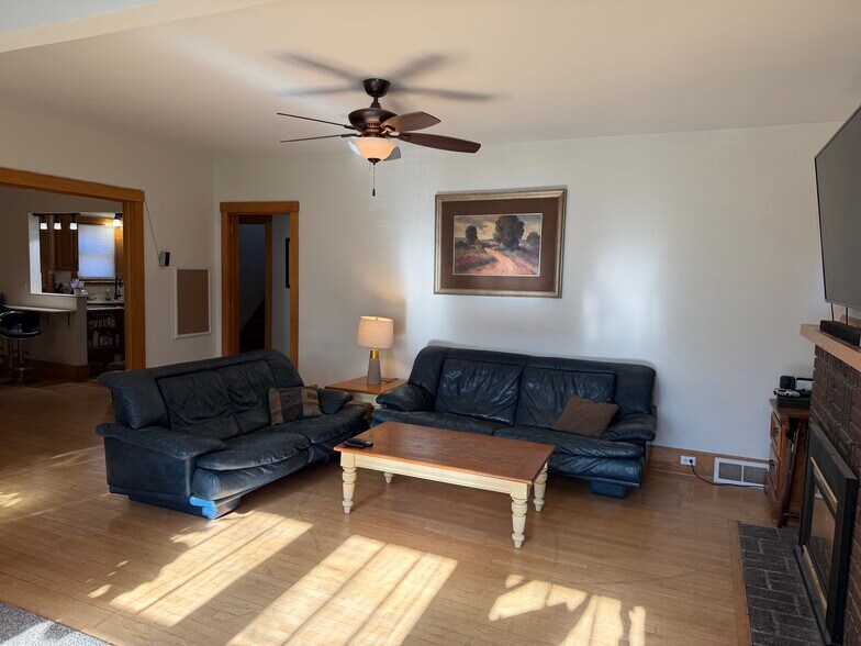 Building Photo - 18 Rustic W