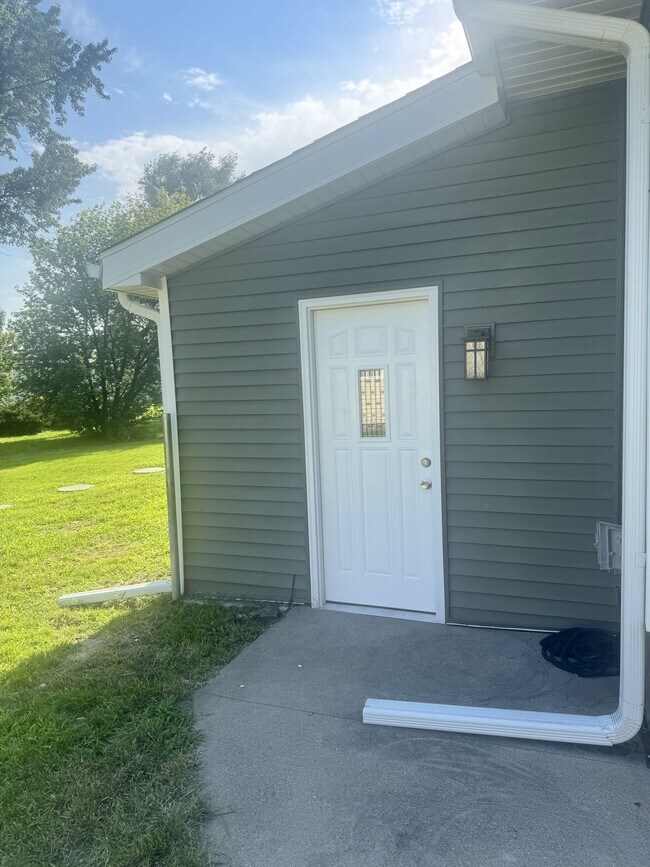 Building Photo - 603 NE 51st Pl