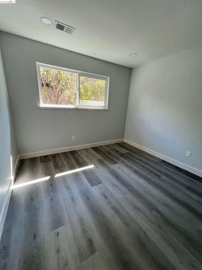 Building Photo - 54 S Lake Dr