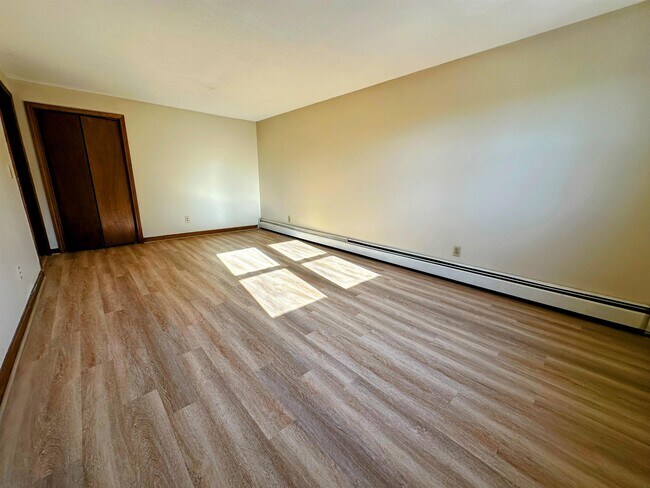 Building Photo - 33 Elwood Ave