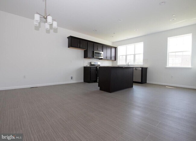 Building Photo - 1817 Shady Ln