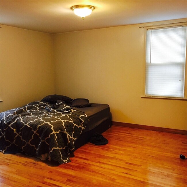 Building Photo - 9 Hall St