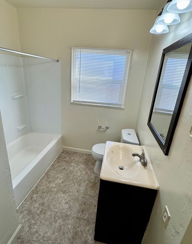 Building Photo - 1119 Citrus Ave