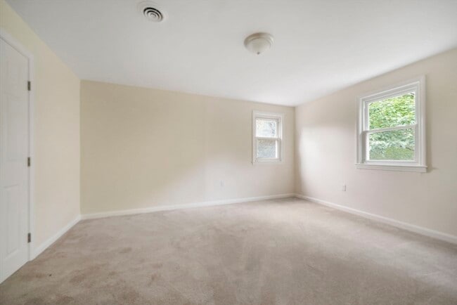 Building Photo - 1030 Oak St