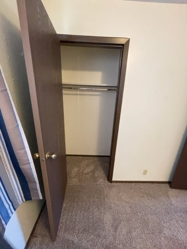 Building Photo - 909 E 24th Ave