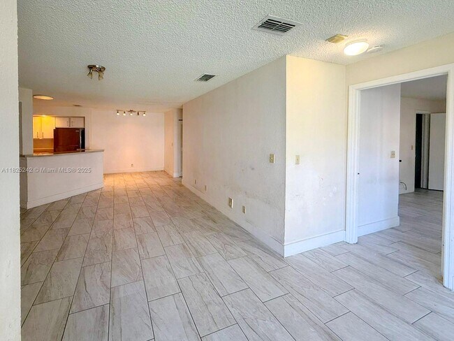 Building Photo - 3440 Pinewalk Dr N