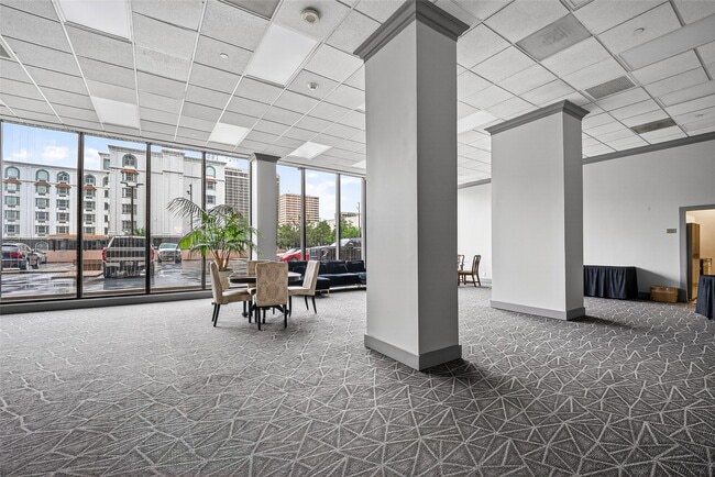 Building Photo - 5150 Hidalgo St