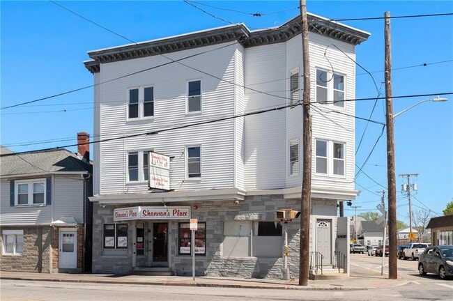 Building Photo - 735 Broadway