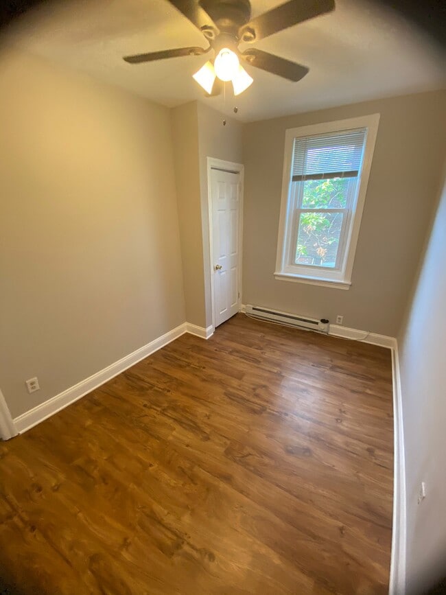 Building Photo - 5917 Irving St