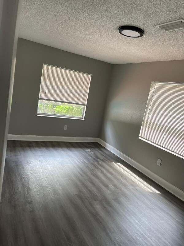 Building Photo - 14323 Lucerne Dr