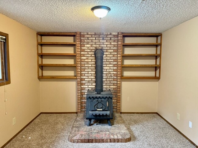 Building Photo - Large 4 Bedroom/2 Bath Bi-Level Home with attached 2 Car Garage in North Loveland