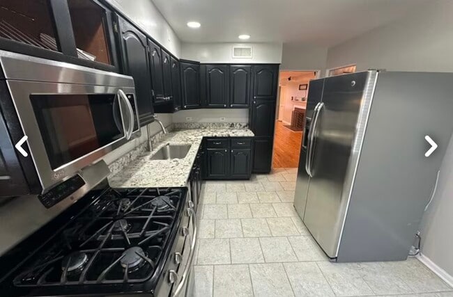 Building Photo - 228 S Hawthorne Ave