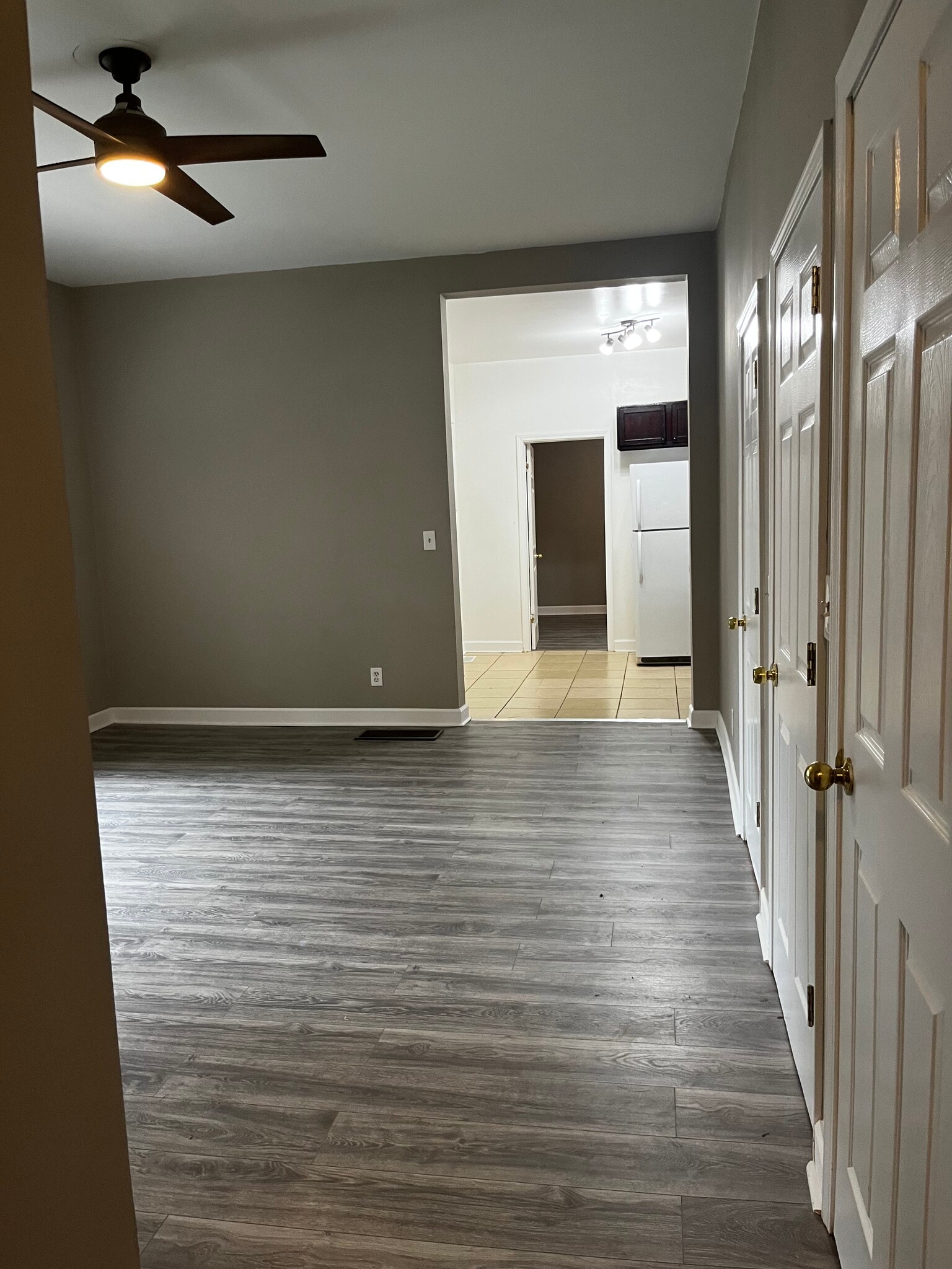 Livingroom - 357 College Ave