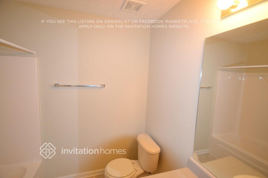 Building Photo - 1004 Buttercup Ln