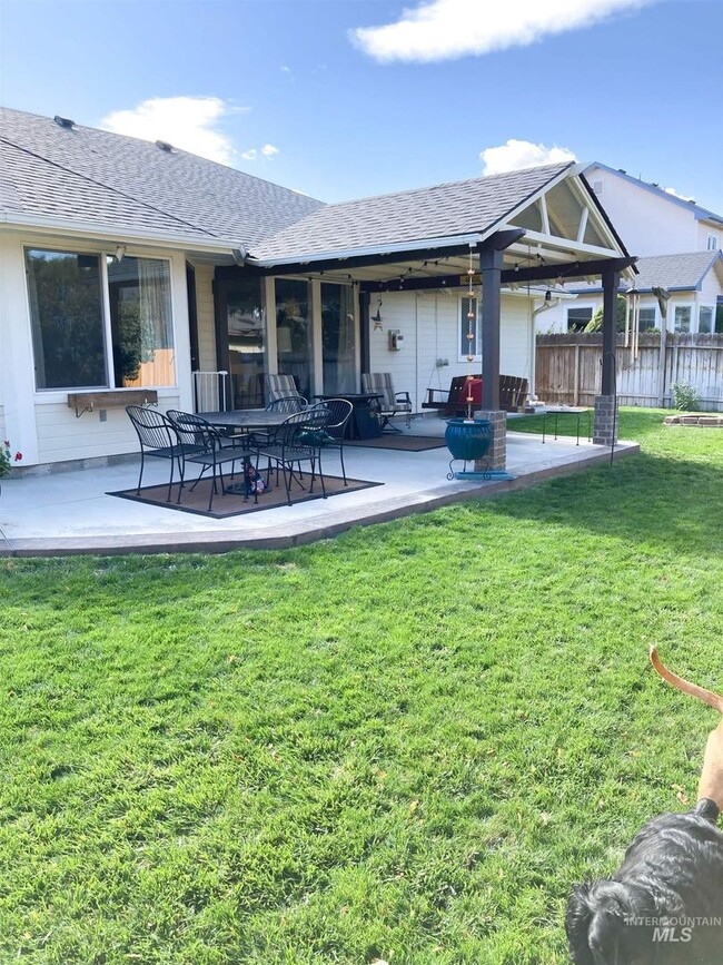 Building Photo - Fantastic 4 Bedroom Home with 3 Car Garage...