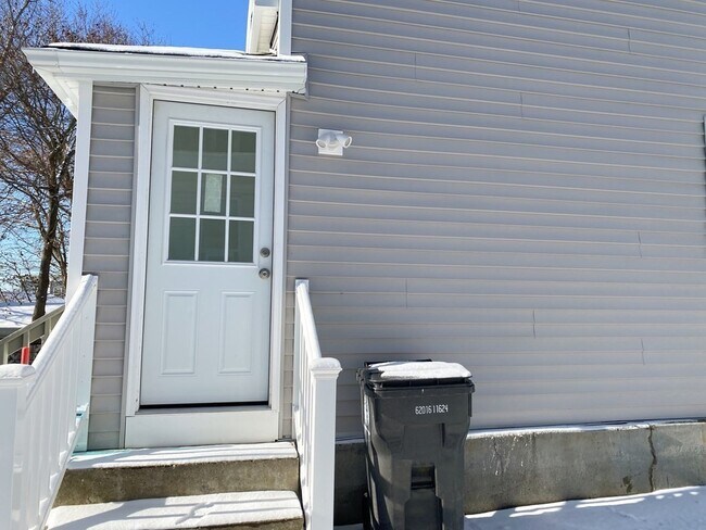 Building Photo - 576 Washington St