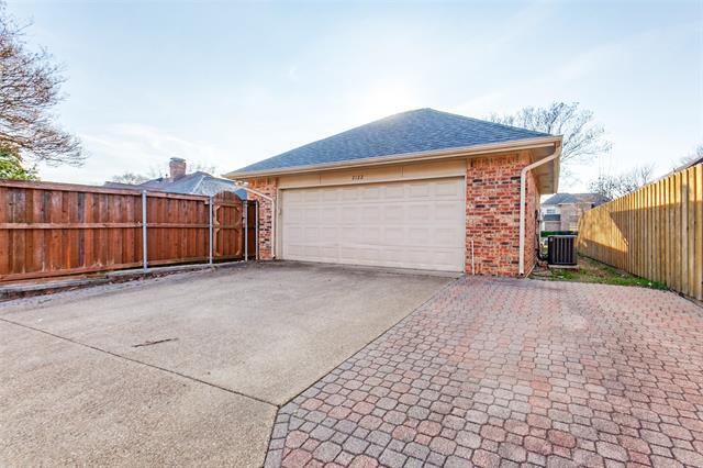 Building Photo - 2122 Rolling Oak Ln