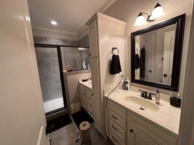 Building Photo - 1929 Leighton Dr