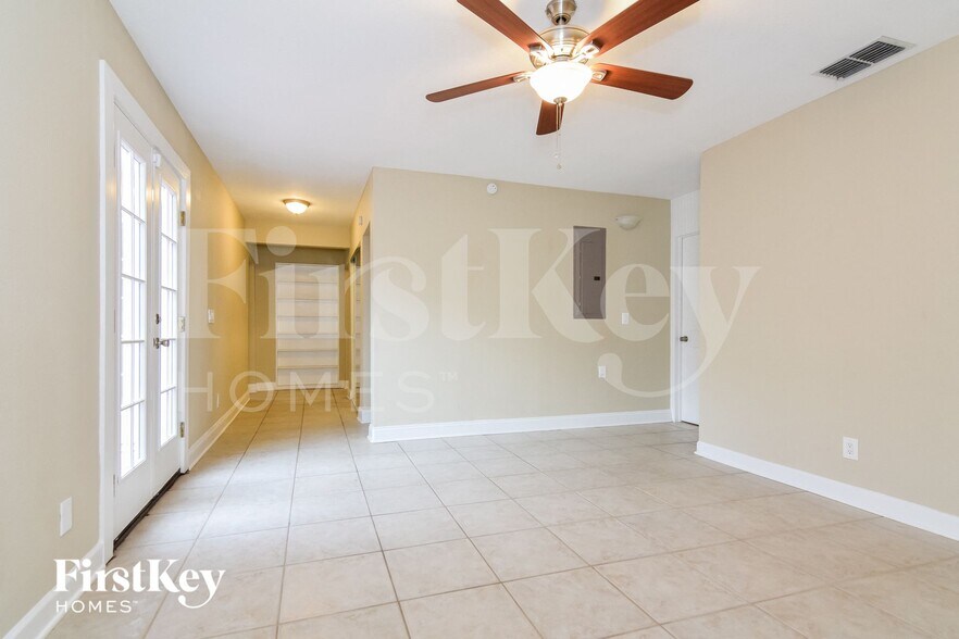 Building Photo - 8006 La Serena Dr