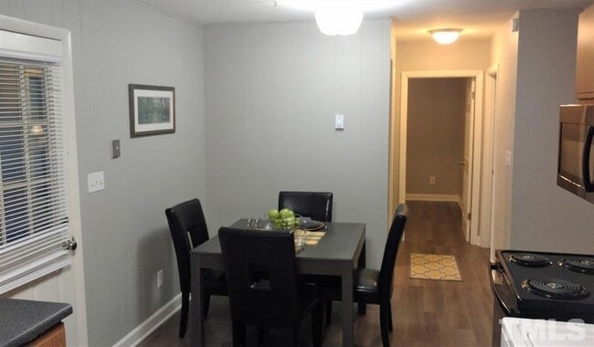 Building Photo - 411 Rose Ln